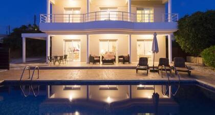 Skytrees Villa - 4 Bed, 3 Bath Villa with Private Pool near the Sea. Walk to Tavernas