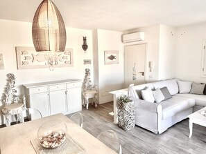 TV, books, music library, stereo - House 50 meters from the sea residence S'ABBA E SA PEDRA  (Golfo Aranci)