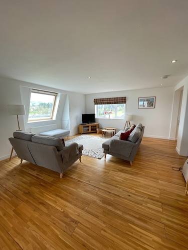 Unique property, in a peaceful and serene location,  within easy reach of all amenities.