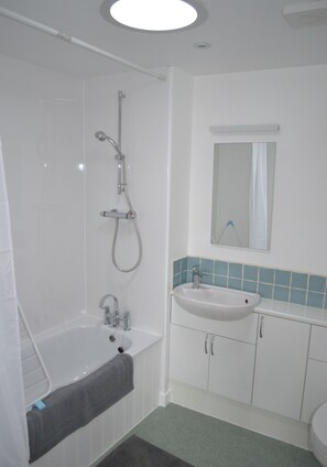 Combined shower/tub, hair dryer, towels - Unique property, in a peaceful and serene location,  within easy reach of all amenities. (Humbie)