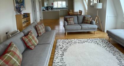 Unique property, in a peaceful and serene location, within easy reach of all amenities.