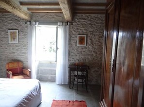 2 chambres, fer et planche à repasser, lit parapluie, Wi-Fi gratuit