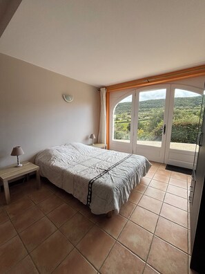 5 makuuhuonetta, silitysrauta/-lauta, ilmainen Wi-Fi