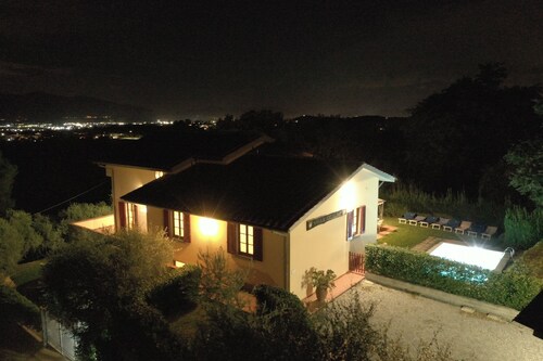 Rent in Tuscany,  Lucca villa with pool