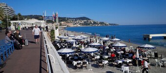 Luxury air-conditioned apartment in Carré d’Or, 200m from beach, 2 balconies