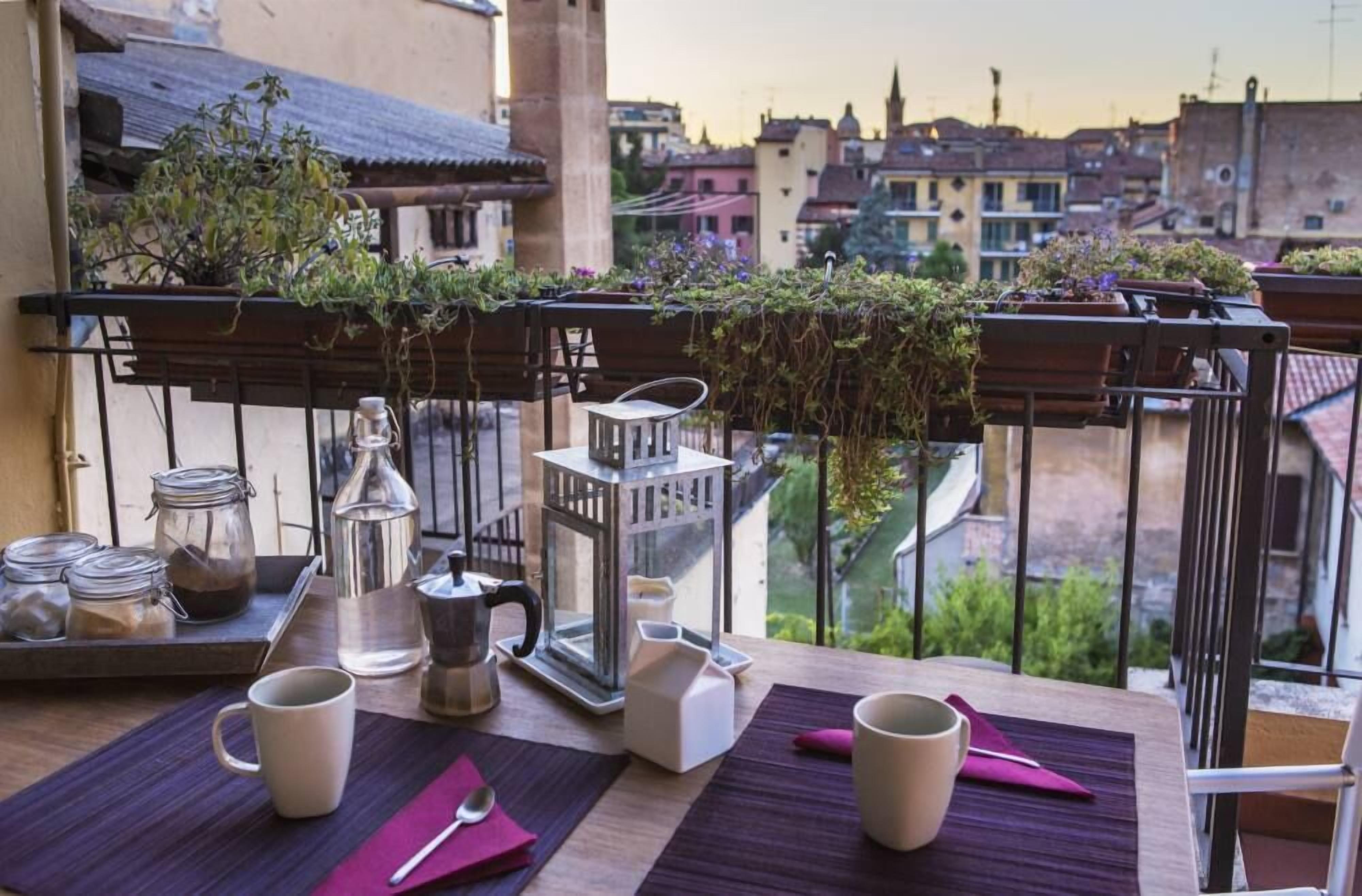 Attic with balcony - Bologna historical city center