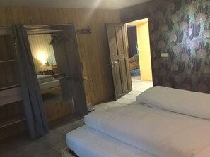 2 camere, culla da viaggio, Wi-Fi gratuito, lenzuola