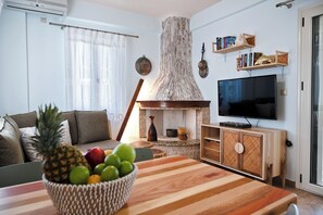 Smart TV, fireplace, DVD player, books - Villa With Private Pool (Magganos)