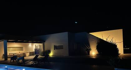 Moderne et luxueuse villa, spectaculaire piscine vue mer, 3 minutes de la plage!