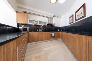 Fridge, microwave, oven, dishwasher