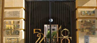 LUXURY APARTMENT CALM GARDEN COURSE MIRABEAU