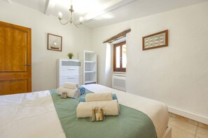 5 Schlafzimmer, Bügeleisen/Bügelbrett, kostenloses WLAN, Bettwäsche