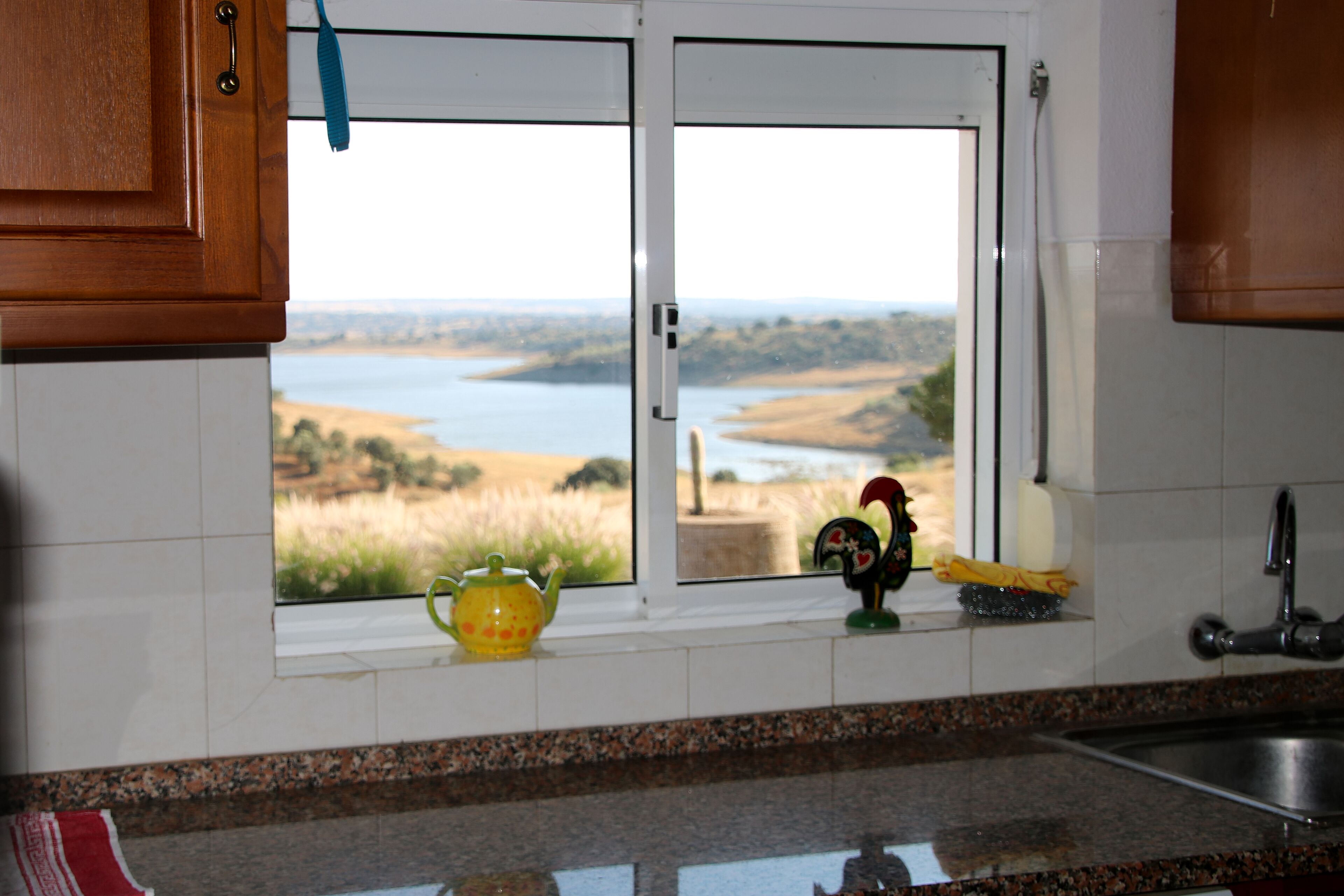 Holiday house in rural area overlooking the dam of Caia.