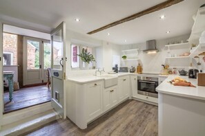 Microwave, dishwasher, high chair - Orchard Cottage, Ringstead, Norfolk (Ringstead)