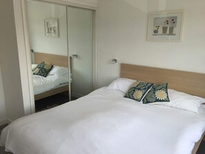 3 عدّة غرف نوم ومكواة/لوح كي وواي فاي مجانًا وملاءات أسرّة