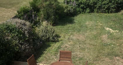 Crab cottage: Detached house with sea views