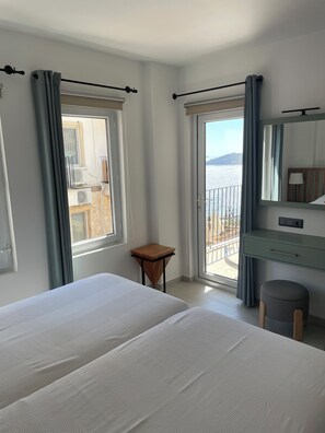 3 bedrooms, in-room safe, iron/ironing board, free WiFi