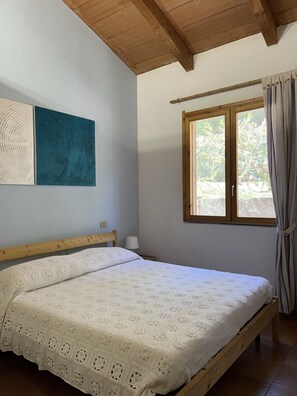 3 bedrooms, iron/ironing board, bed sheets