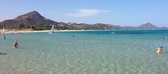 Villa with beautiful garden overlooking the sea