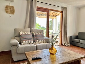 TV, peis, fotballspill og bordtennis