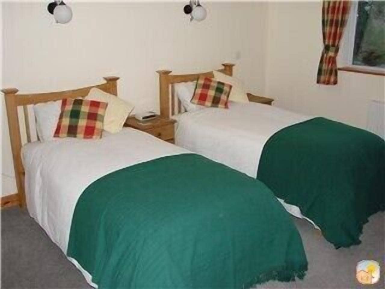 5 Star Self-Contained Apartment With Golf Nearby. Free WiFi, Full Sky TV,