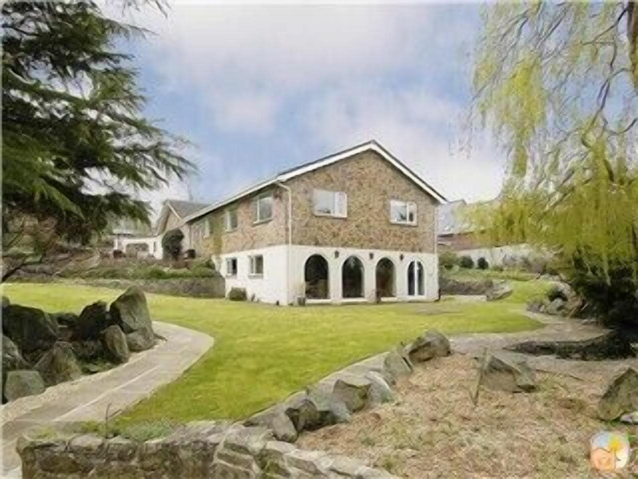 5 Star Self-Contained Apartment With Golf Nearby. Free WiFi, Full Sky TV,