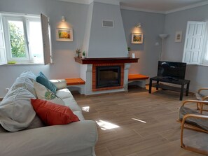Smart TV, fireplace