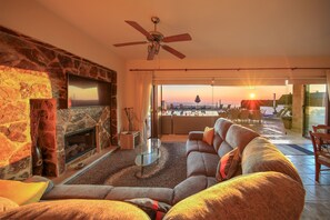 TV, fireplace - Villa Callista -  Modern Villa that sleeps 8 guests  in 4 bedrooms (Paphos)