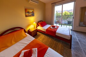 4 bedrooms, iron/ironing board, internet, bed sheets - Villa Callista -  Modern Villa that sleeps 8 guests  in 4 bedrooms (Paphos)