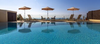 Villa Callista -  Modern Villa that sleeps 8 guests  in 4 bedrooms
