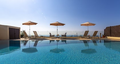 Villa Callista - Modern Villa that sleeps 8 guests in 4 bedrooms