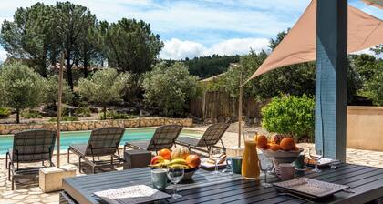 Villa avec piscine et jardin méditerranéen à 25 KM de la mer