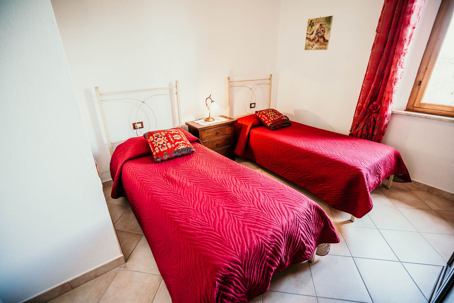 2 bedrooms, travel cot, free WiFi, bed sheets