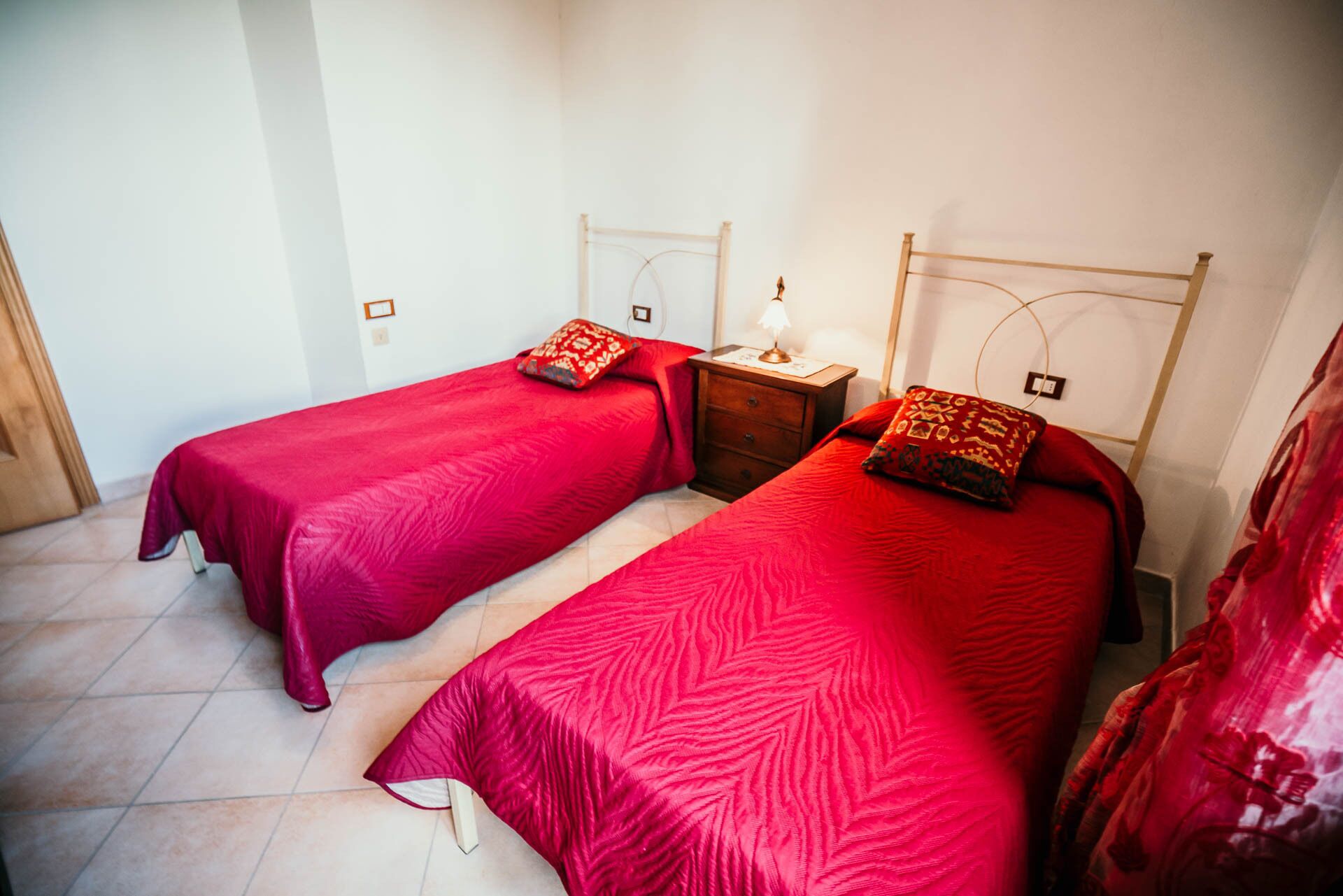 8 RIBOCCHI HOLIDAY HOME: THREE-ROOM APARTMENT WITH POOL SEA, THERMAL BATHS AND VILLAGES 