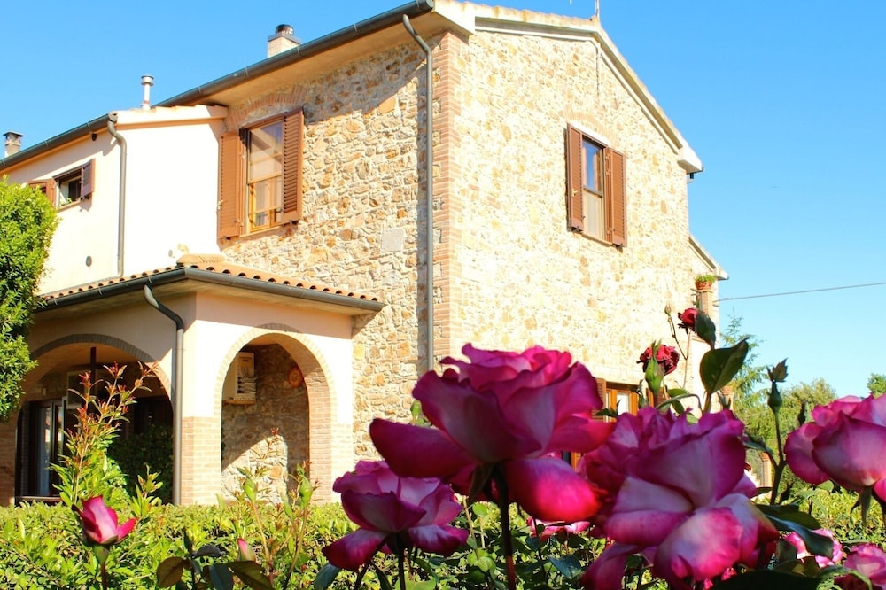 8 RIBOCCHI HOLIDAY HOME: THREE-ROOM APARTMENT WITH POOL SEA, THERMAL BATHS AND VILLAGES