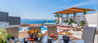 Luxury VILLA BANE, heated private pool and jacuzzi, sandy beach 120m far, 12 pax