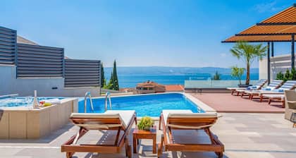 UUSI! Luxury VILLA BANE, lämmitetty uima-allas ja poreallas, 120m hiekkarannalle