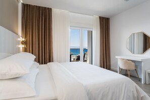 5 bedrooms, in-room safe, iron/ironing board, free WiFi - Luxury VILLA BANE, heated private pool and jacuzzi, sandy beach 120m far, 12 pax (Duce)