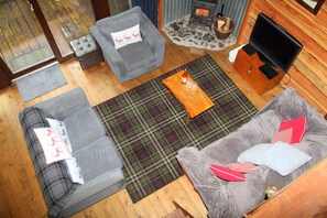 TV, fireplace, DVD player, books - BURNSIDE CABIN - charming Log Cabin In Stunning Location by babbling burn. (Taynuilt)