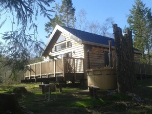 Exterior - BURNSIDE CABIN - charming Log Cabin In Stunning Location by babbling burn. (Taynuilt)