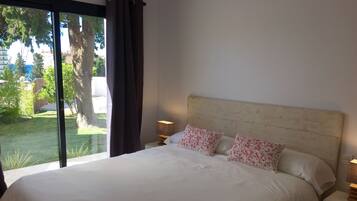 4 bedrooms, iron/ironing board, travel cot, WiFi