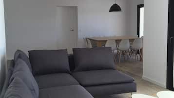 Smart TV, ping pong, stereo