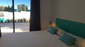 4 slaapkamers, een strijkplank/strijkijzer, reisbedje, wifi