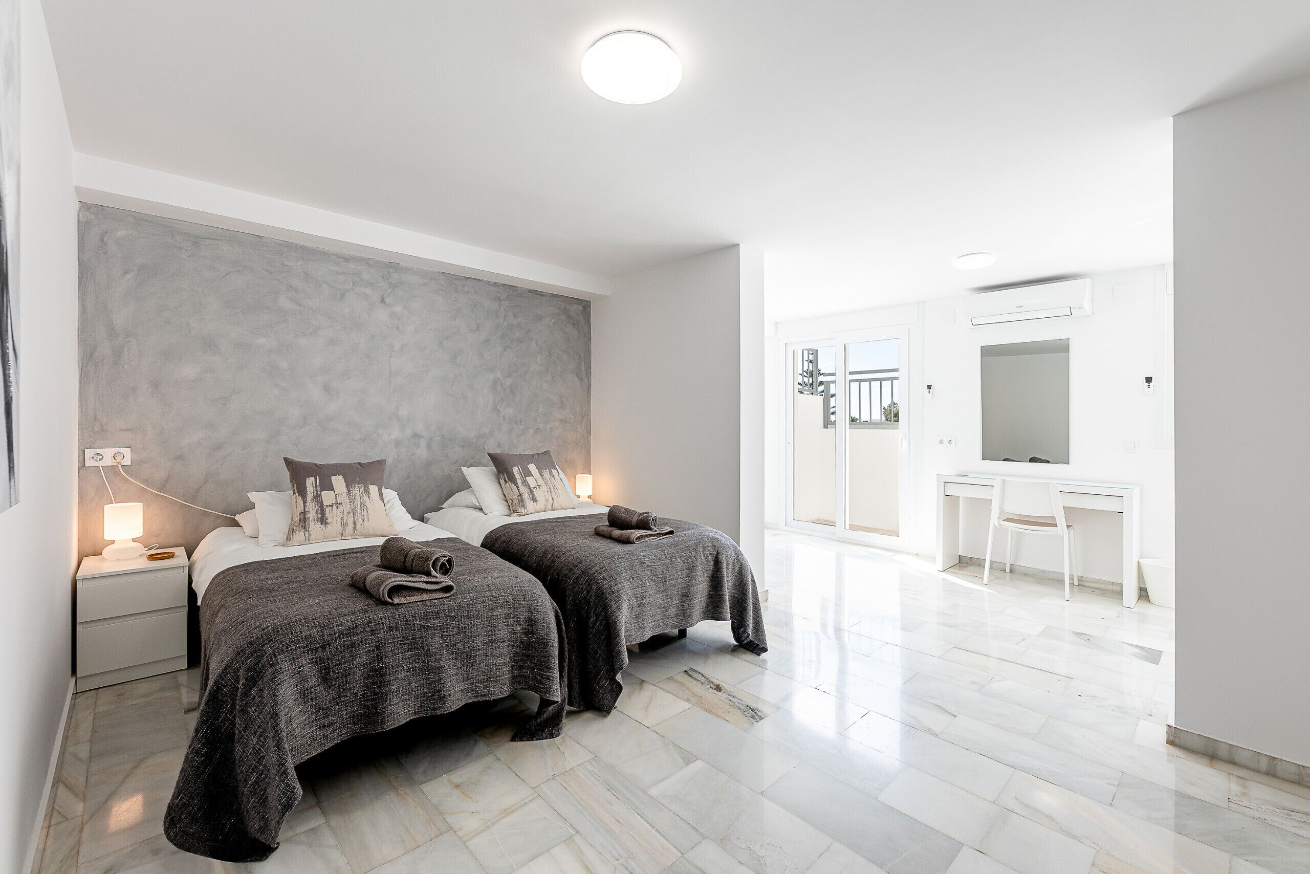 6 habitaciones, tabla de planchar con plancha y wifi gratis 