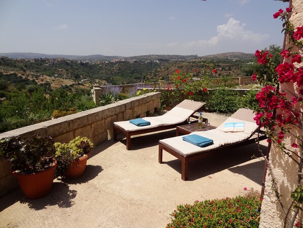 Terrace/patio - Casa Isabella - a cook's and garden lovers paradise - perfect for winter rental (Noto)
