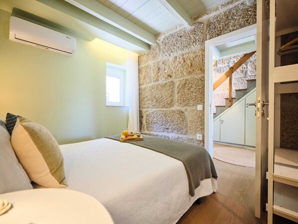 4 bedrooms, iron/ironing board, travel cot, free WiFi