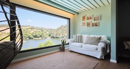 Nora`s Getaway, Luxury Villa with Infinity Pool, Kayak & Paddle , Near Porto