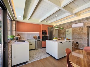 Macchina per tè/caffè, frigorifero, microonde, forno