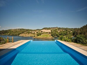 Outdoor pool - Nora`s Getaway,  Luxury Villa with Infinity Pool,  Kayak & Paddle , Near Porto (Maureles)