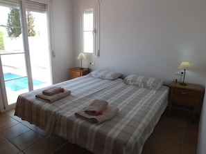 3 bedrooms, in-room safe, desk, iron/ironing board